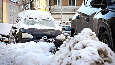 Parkingowy paraliż w Olsztynie. Zmrożone bandy blokują miejsca Parkingowy paraliż w Olsztynie. Zmrożone bandy blokują miejsca
